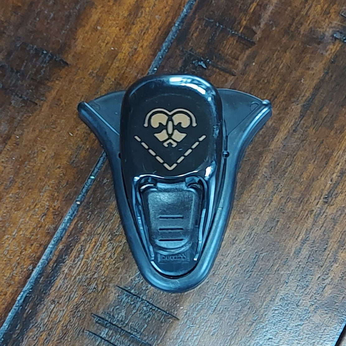 Fancy Scroll Corner Whale Tail Punch