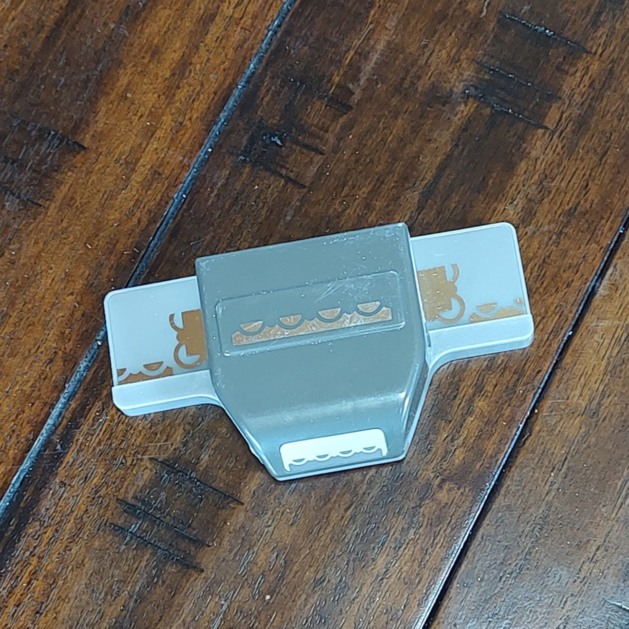 Scallop Trim Border Punch